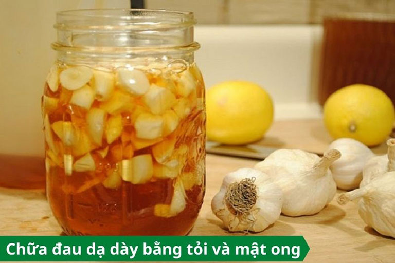 Ngâm mật ong với tỏi chữa đau dạ dày rất tốt